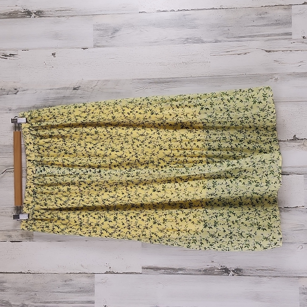 Studio West yellow floral print knife edge pleat lined sheer skirt Size Medium